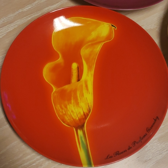 Givenchy plates. - Picture 5 of 8